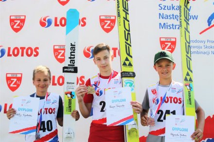 Mateusz Wantulok na II miejscu i Wojciech Cieślar na III na podium